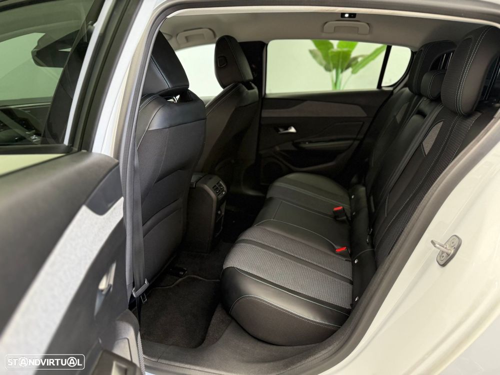 Peugeot 308 1.6 Hybrid Allure Pack e-EAT8 - 19