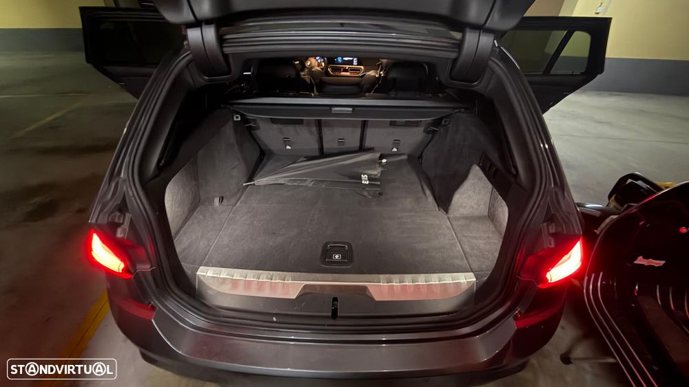 BMW 330 e Touring Pack Desportivo M Auto - 14