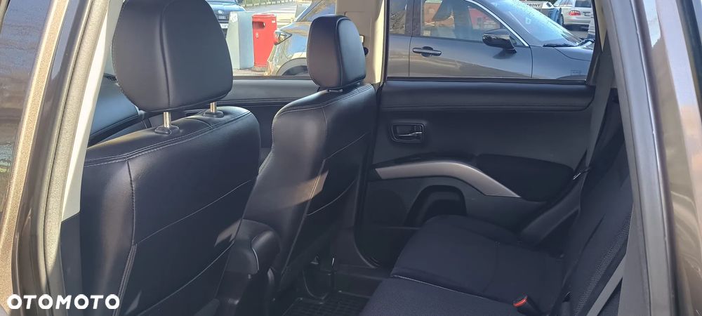 Mitsubishi Outlander 2.2 DID Intense EU5 - 15