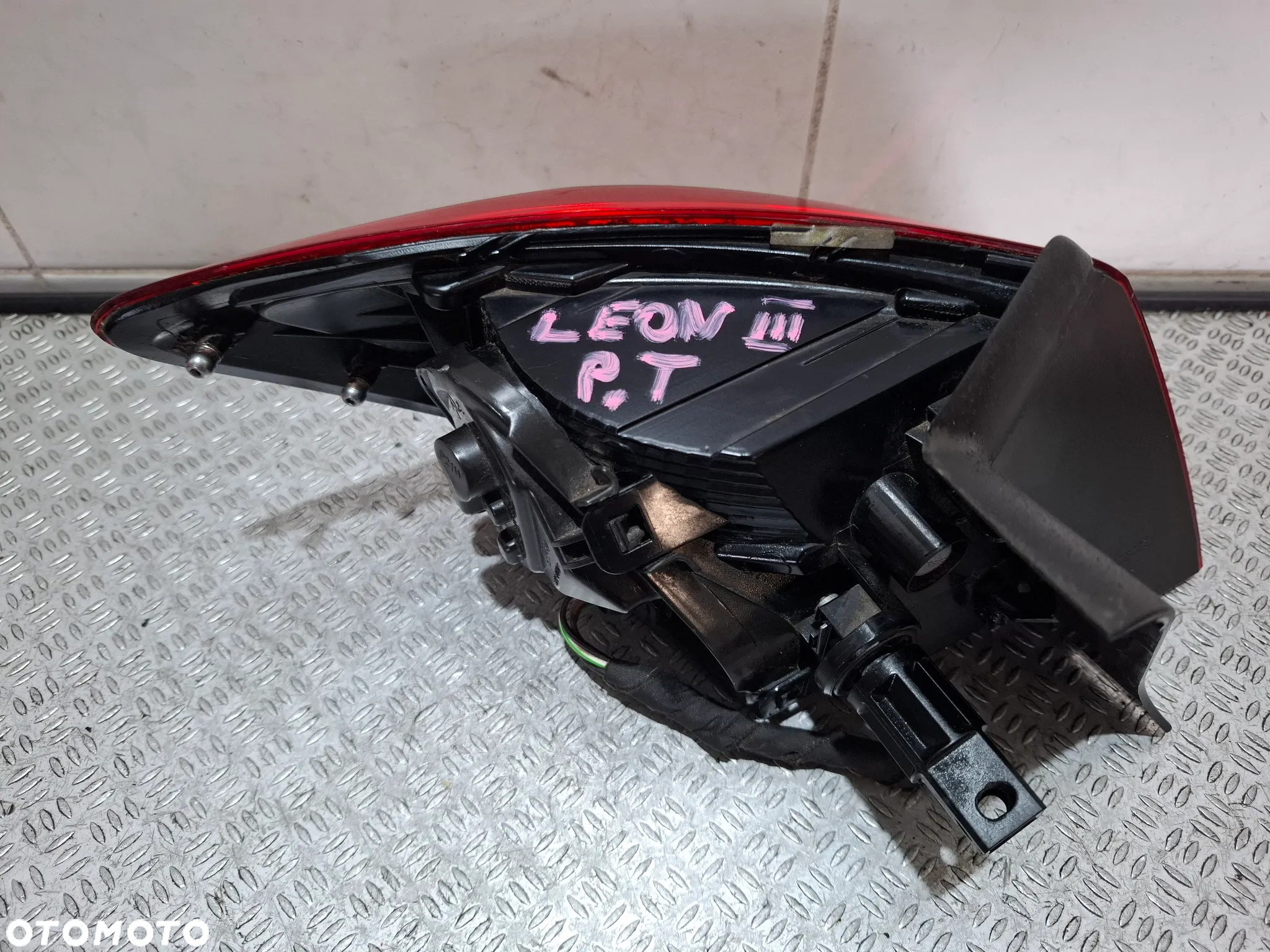 Lampa LED w błotnik prawy tył Seat Leon III hatchback 2014 rok nr 90036834 - 3