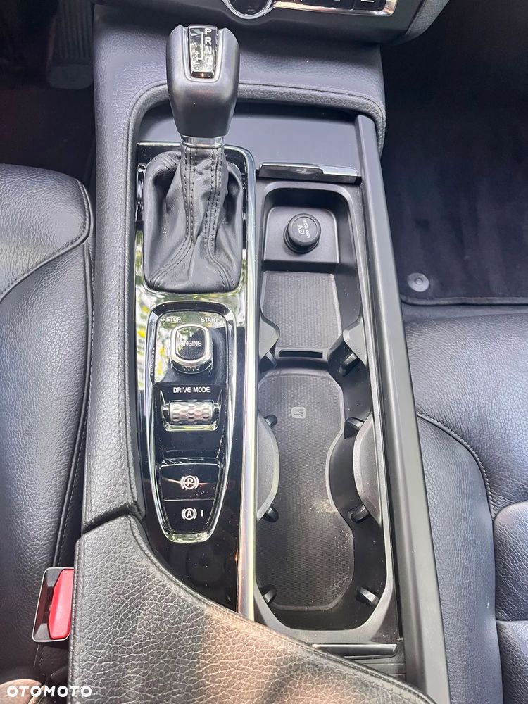 Volvo V90 D4 Momentum - 28