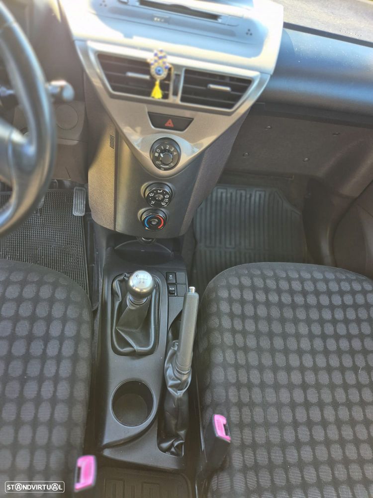 Toyota iQ 1.0 VVT-i - 12