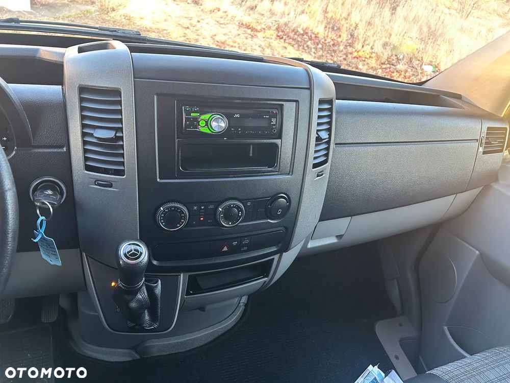 Mercedes-Benz Sprinter - 24