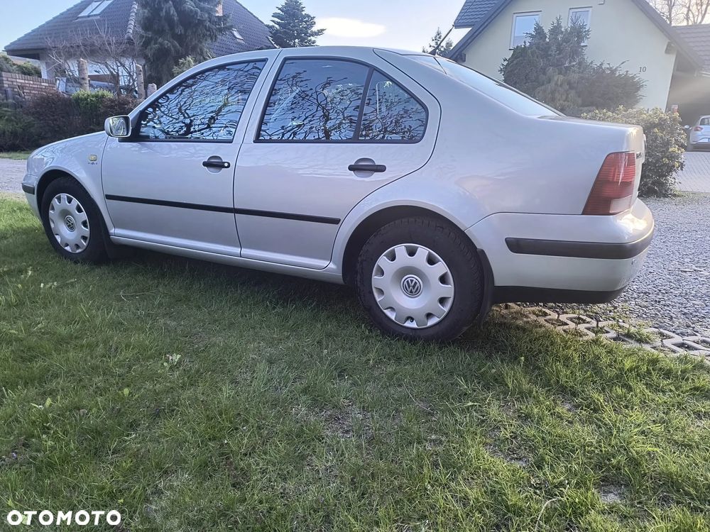 Volkswagen Bora 1.6 Basis - 3