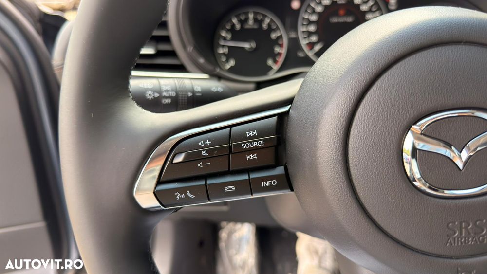 Mazda 3 e-Skyactiv G140 AT MHEV Center-Line - 16