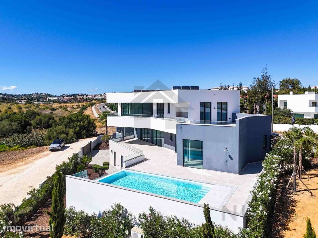 Moradia T4 de Luxo para Venda com Vista Mar e Piscina em Lagos - Grande imagem: 2/60