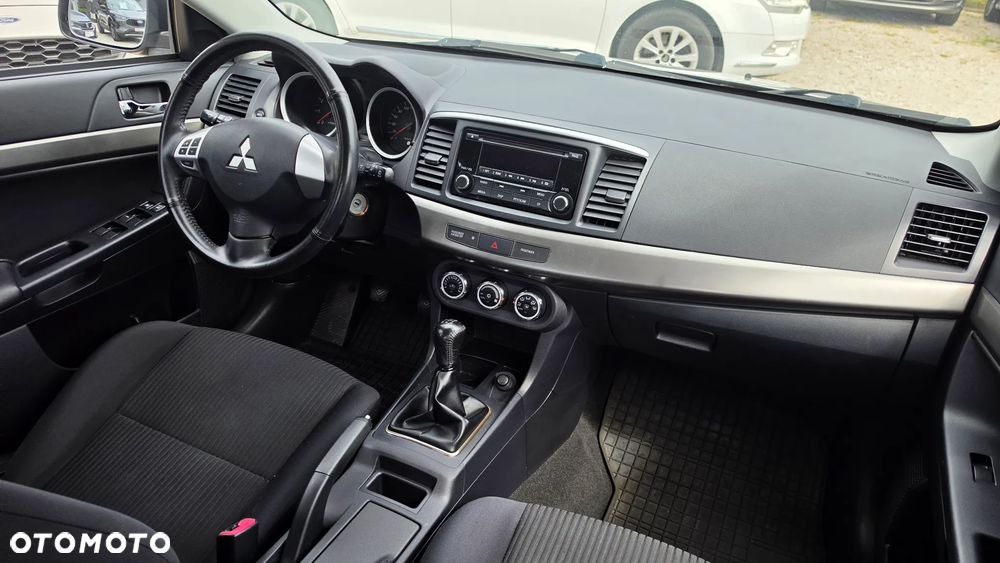 Mitsubishi Lancer 1.6 Invite - 32