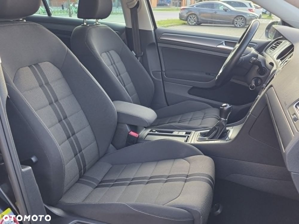 Volkswagen Golf - 11