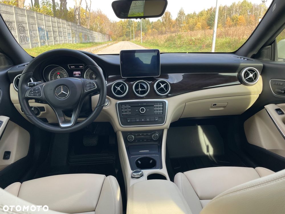 Mercedes-Benz CLA 250 4-Matic AMG Line - 24