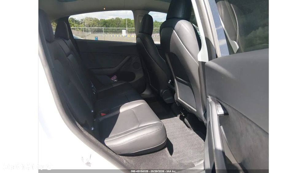 Tesla Model Y Long Range Dual Motor AWD - 12