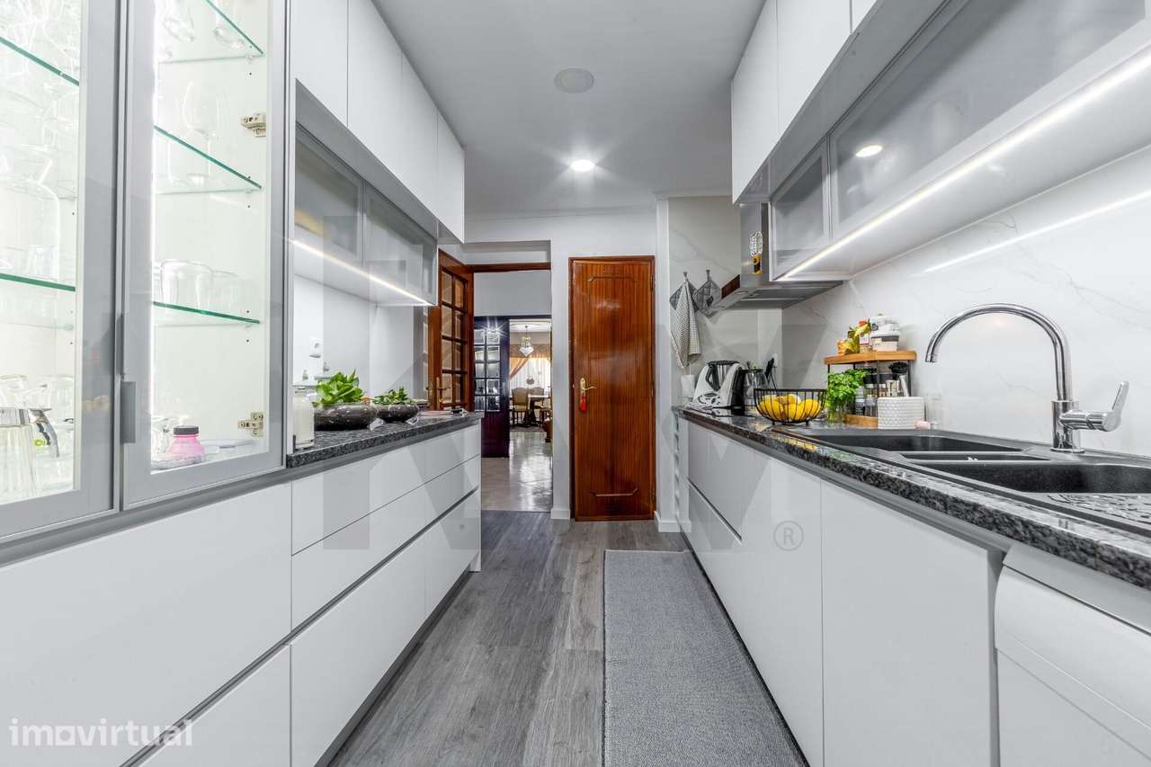 Apartamento T3 | Terraço semi-coberto | Estacionamento | Arrecadação - Grande imagem: 2/29