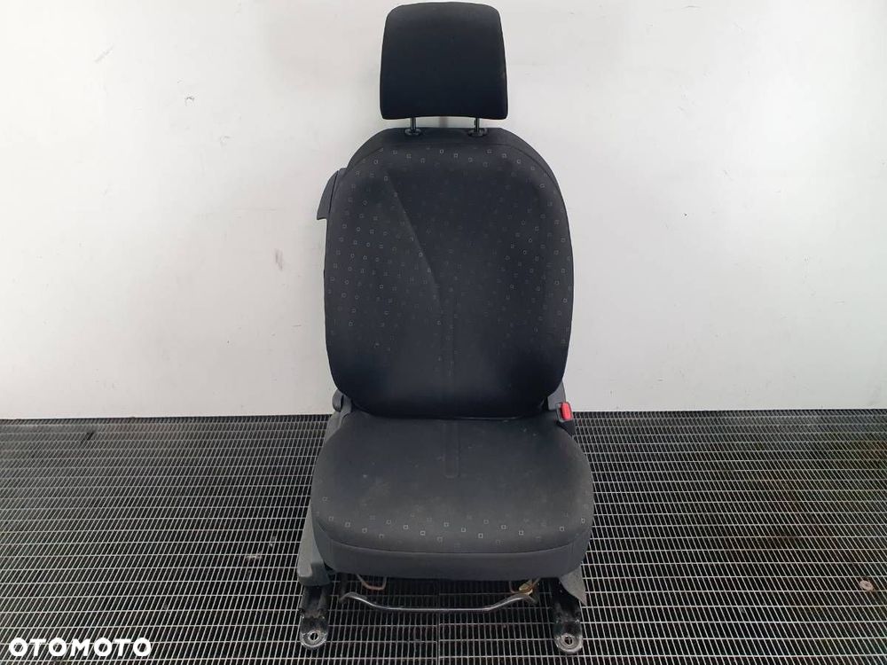 FOTEL PRZÓD PRAWY TOYOTA YARIS II 3D EUROPA - 1