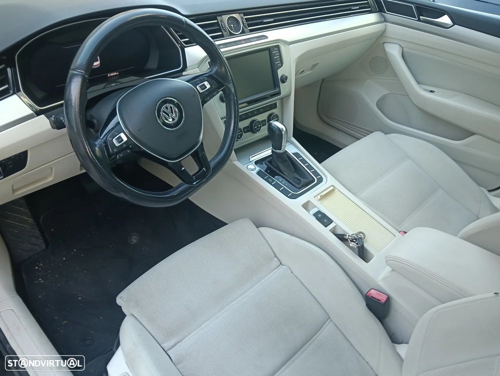 Volkswagen Passat 2.0 TDI Highline DSG — fotografia 43