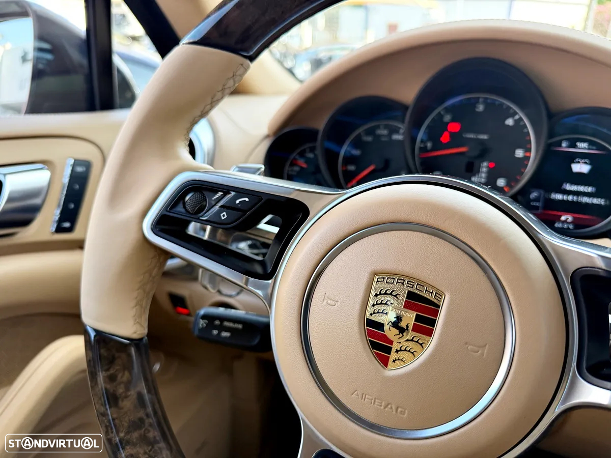 Porsche Cayenne Platinum Edition - 13