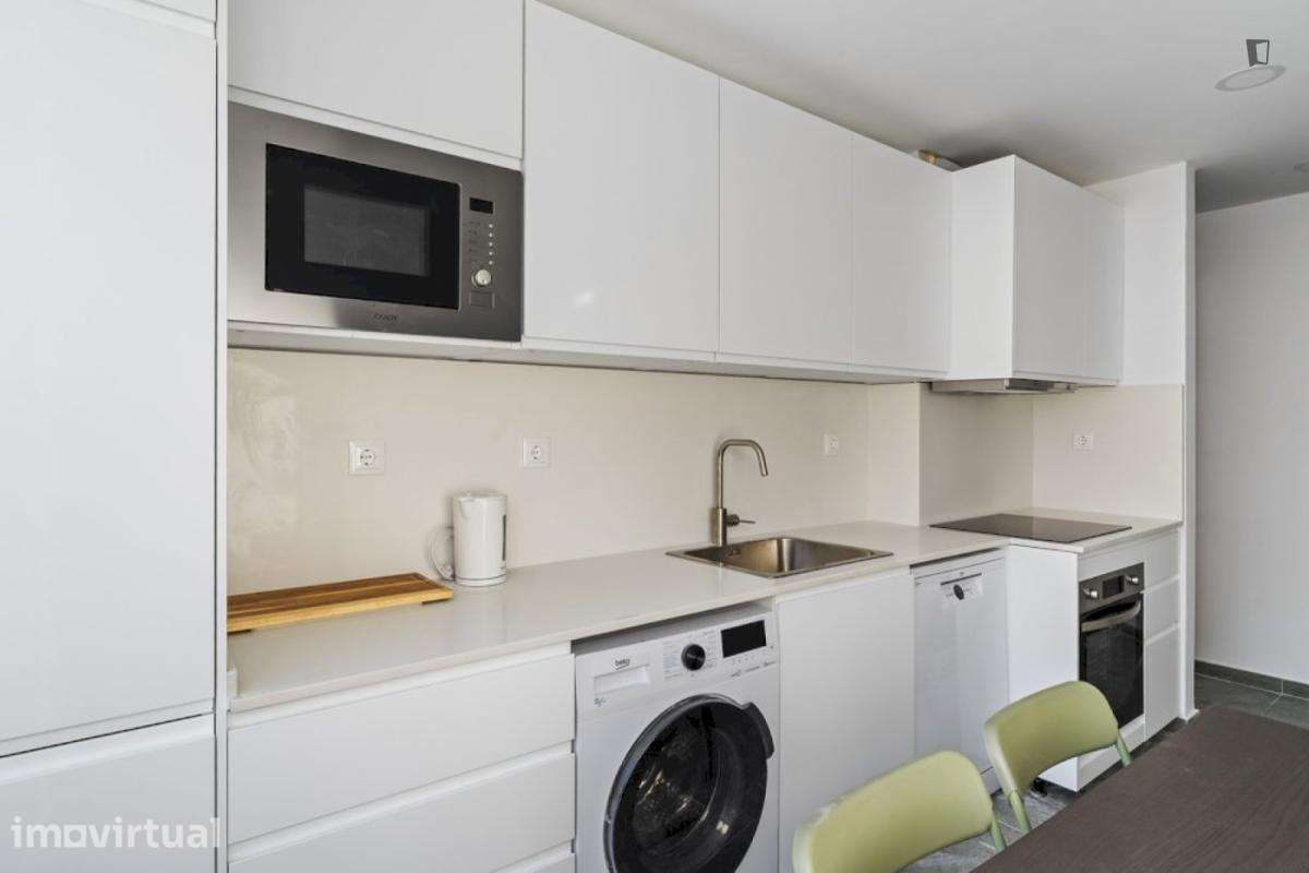 Quarto - localizado em Amadora Lisbon - Grande imagem: 3/23