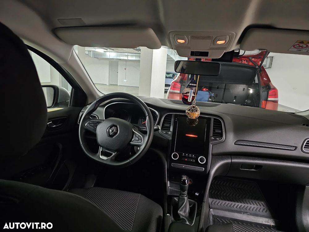 Renault Megane TCE 140 Equilibre - 17