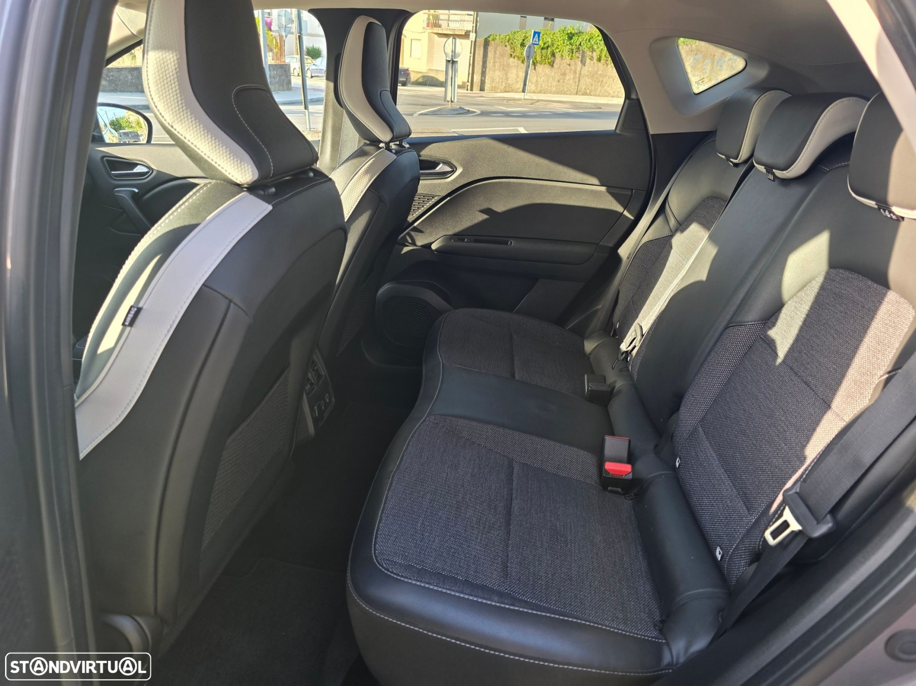 Renault Captur 1.0 TCe Exclusive - 25