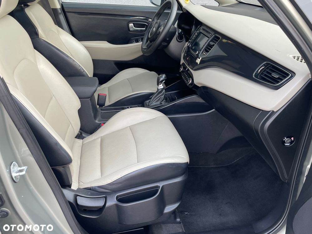 Kia Carens - 6