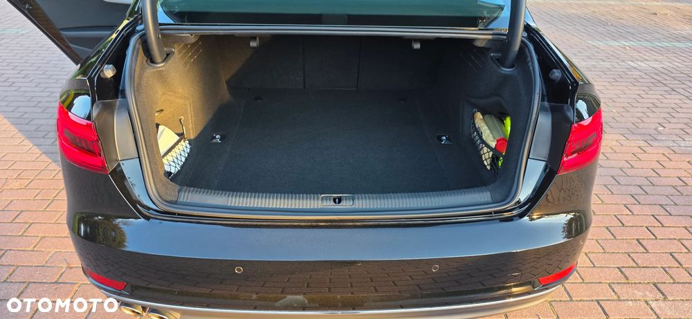 Audi A4 Limousine - 16