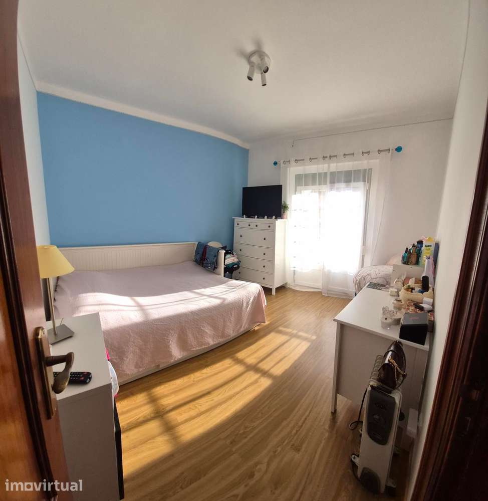 Moradia T3+1 | Semi Remodelada | Logradouro - Grande imagem: 4/14