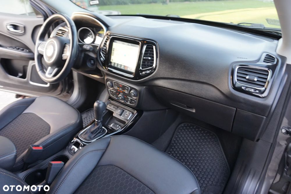 Jeep Compass - 26