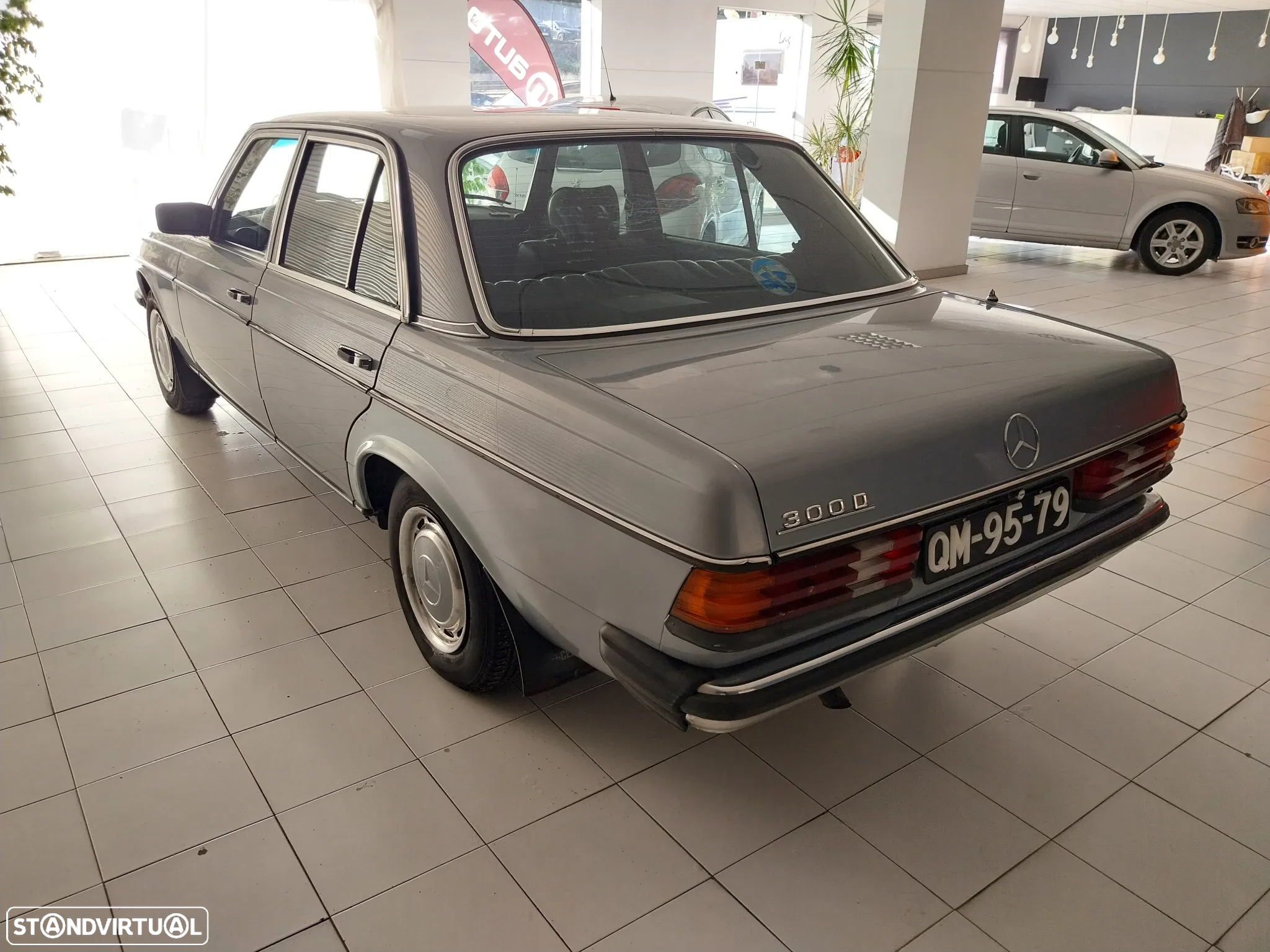 Mercedes-Benz 300 D - 13