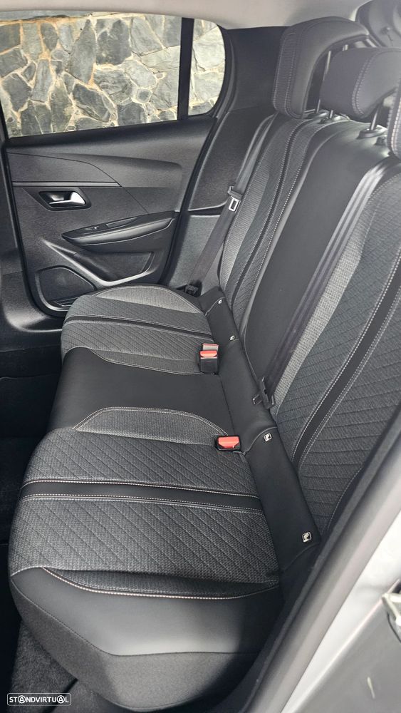 Peugeot 208 1.2 Hybrid Allure e-DCS6 - 30