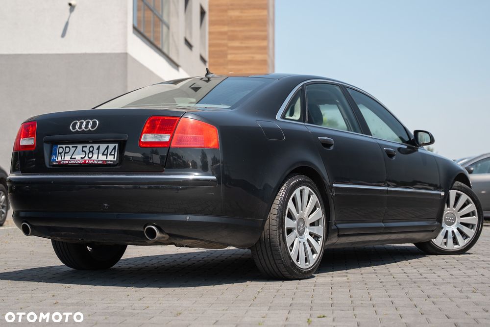Audi A8 4.2 L Quattro - 11