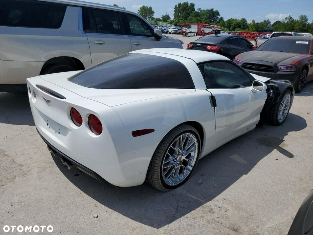 Chevrolet Corvette - 4