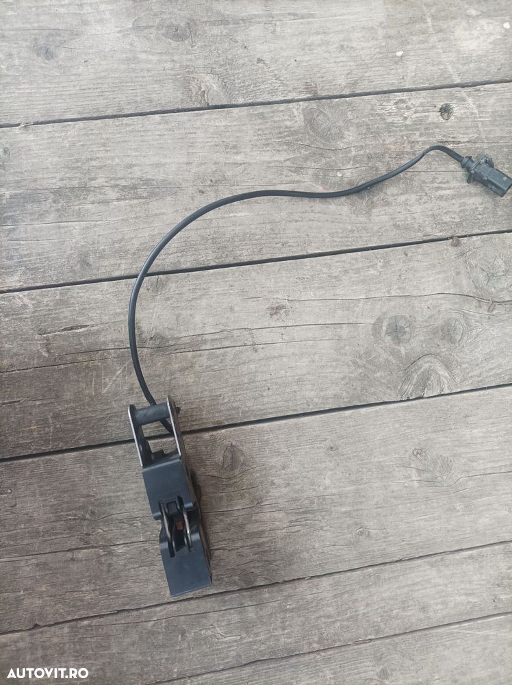 Broască încuietoare capotă față Volkswagen Passat B6 - 2