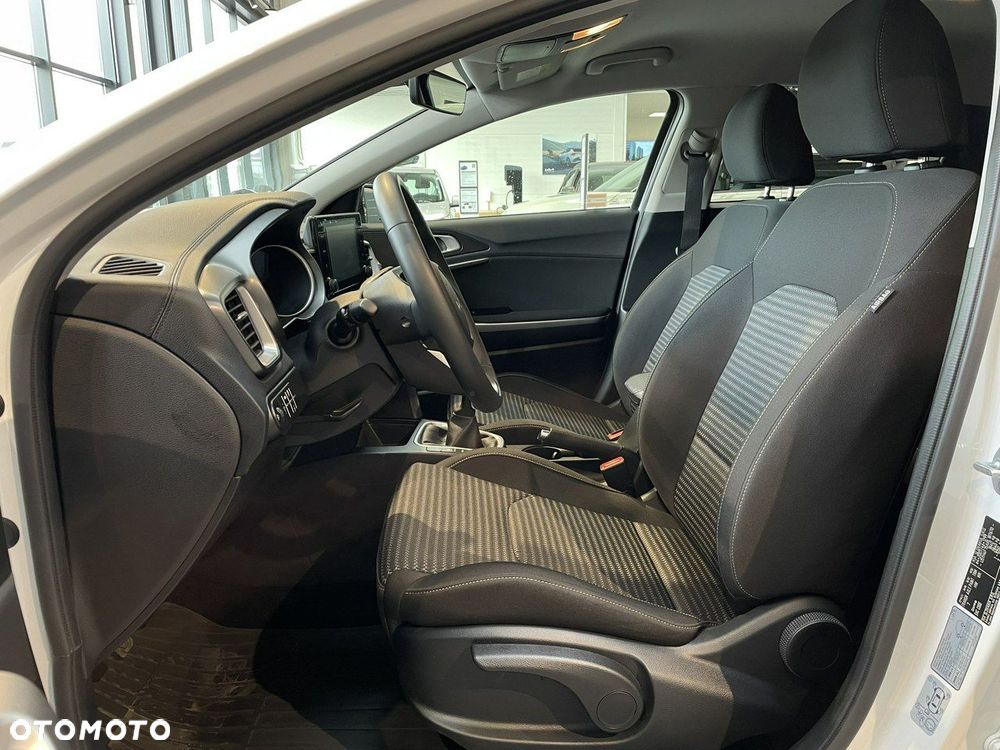 Kia XCeed - 10