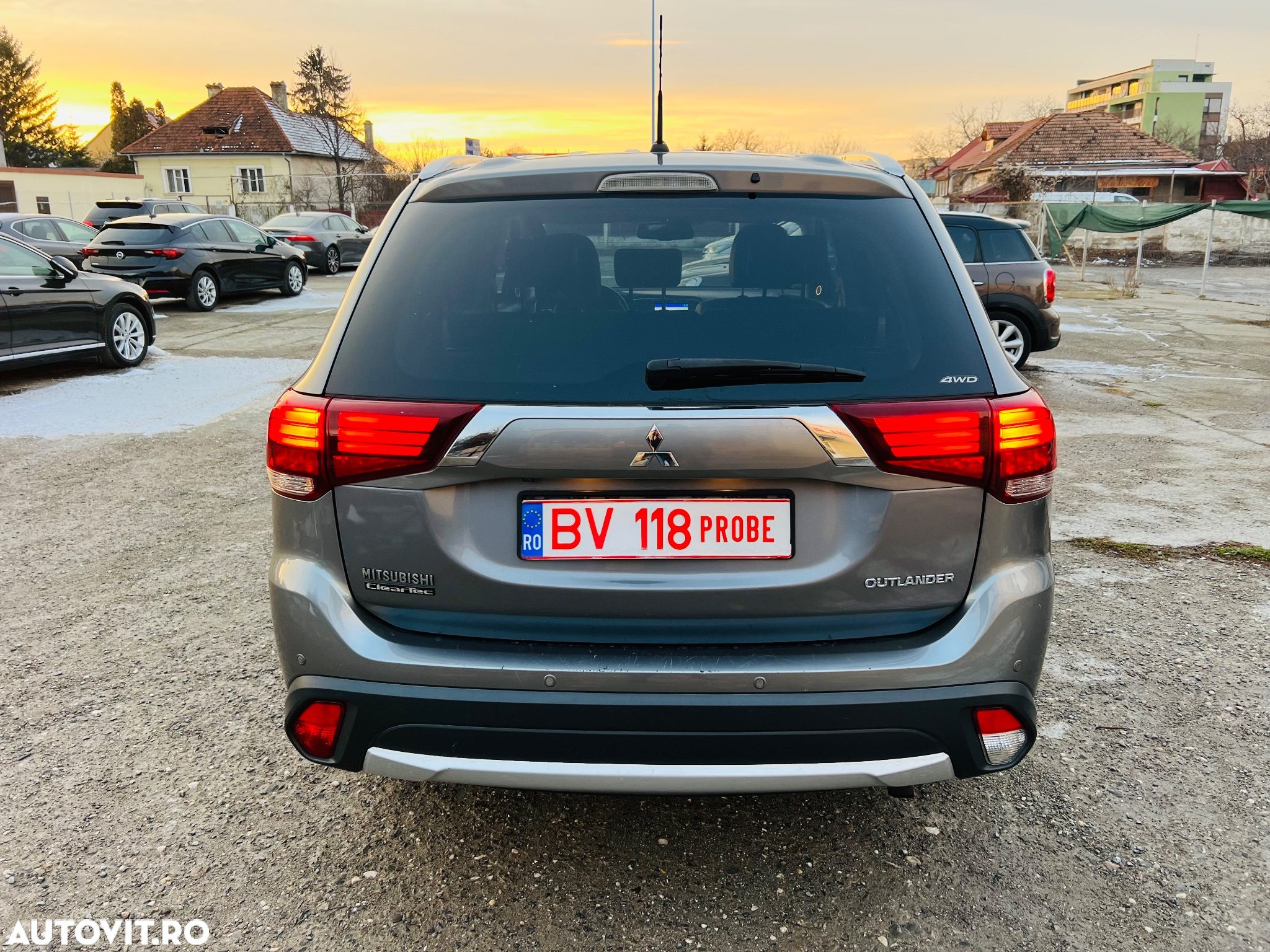 Mitsubishi Outlander 2.2 DI-D 4WD Intense - 24