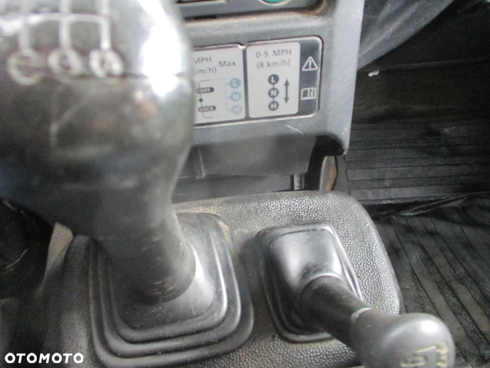 Land Rover Defender 2.4 TD4 E - 18
