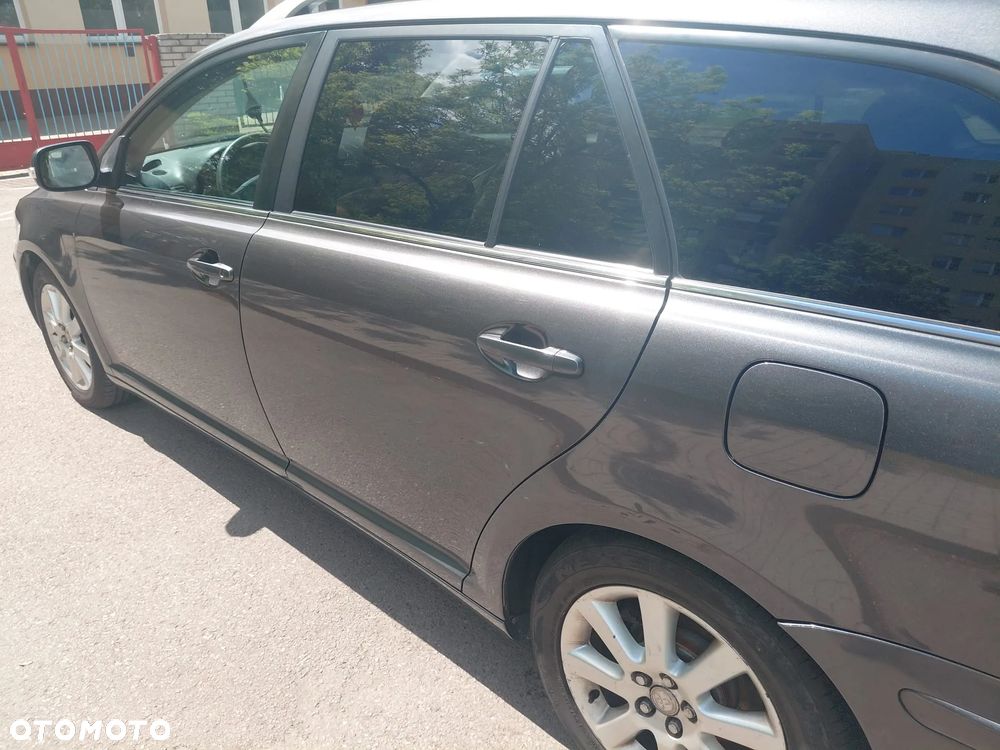Toyota Avensis 2.0 D-4D Sol Premium - 4