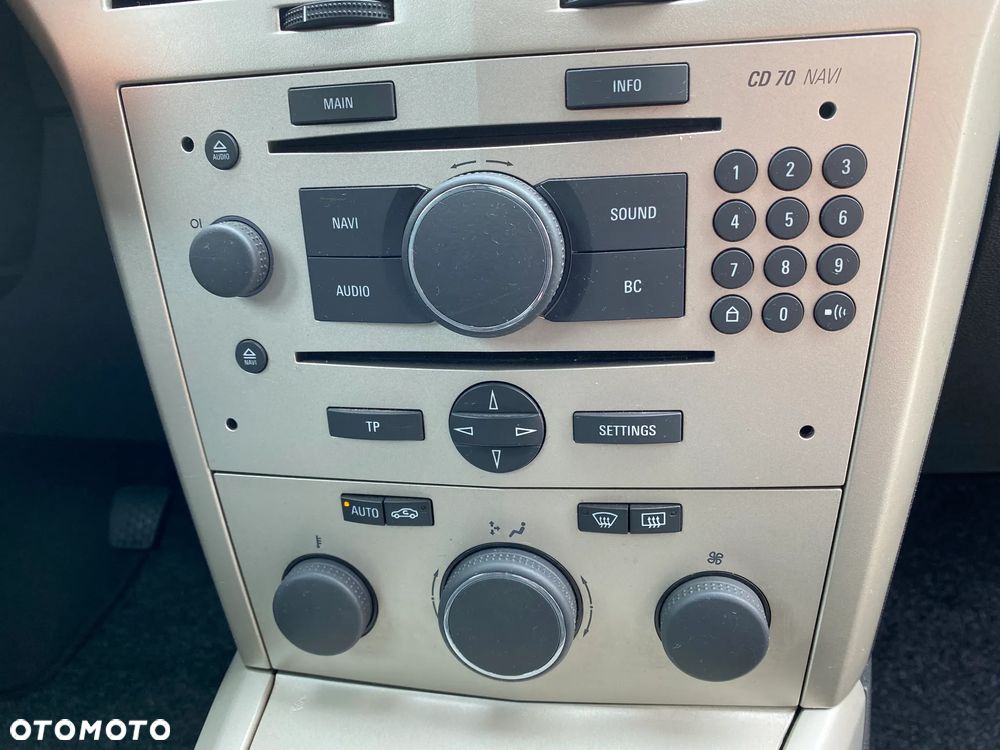 Opel Astra GTC 1.4 NAVI - 23