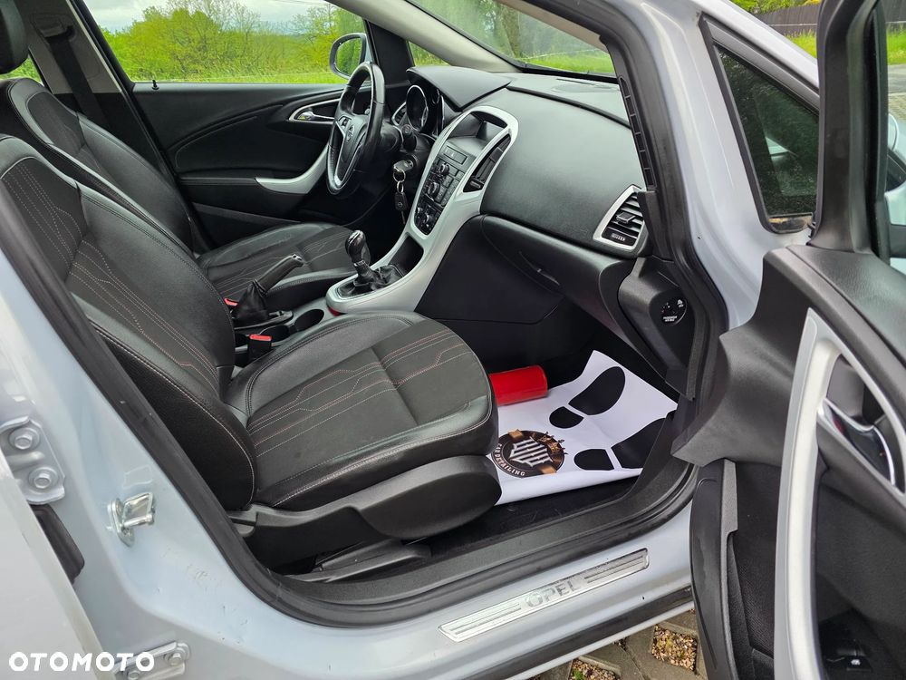 Opel Astra 1.4 150 Jahre - 8