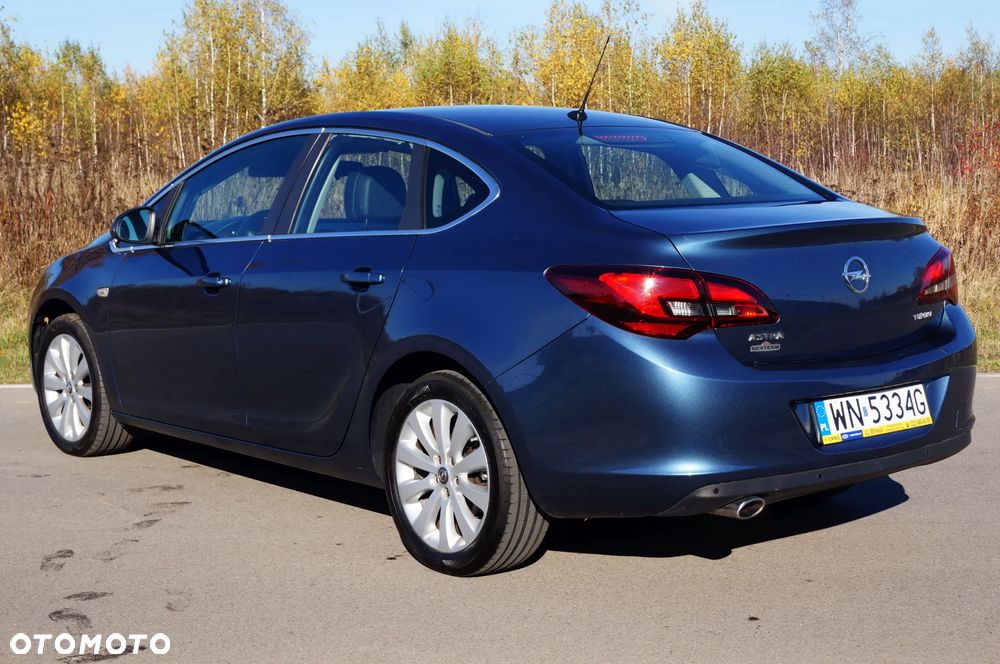 Opel Astra IV 1.4 T Executive EU6 - 7