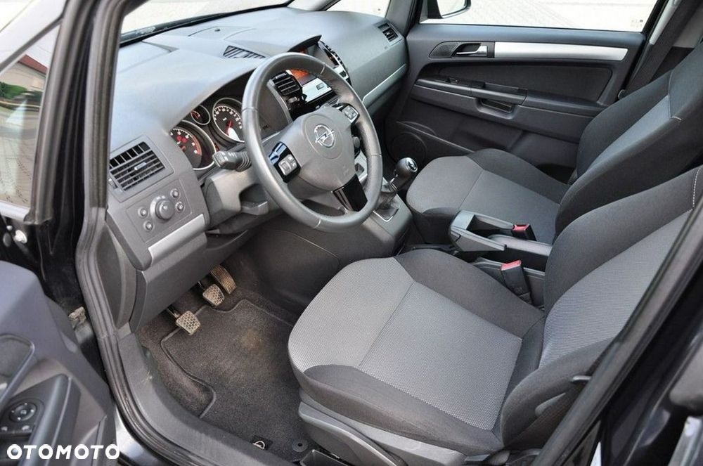 Opel Zafira 1.8 Cosmo - 33