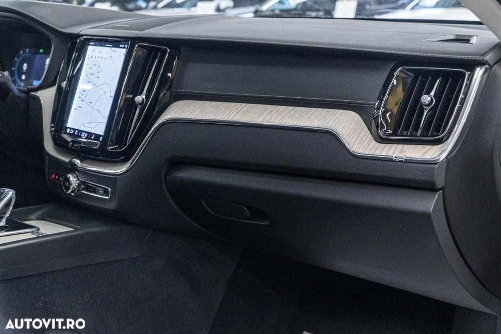 Volvo XC 60 T6 AWD Recharge Geartronic Inscription - 32