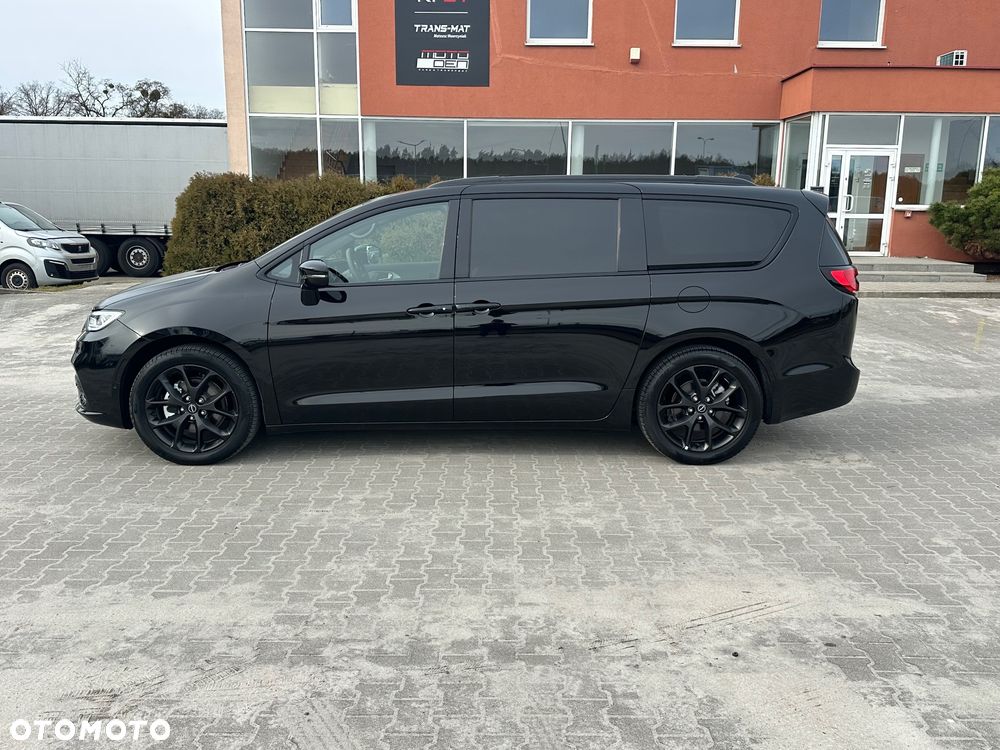 Chrysler Pacifica - 2