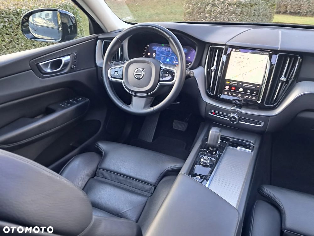 Volvo XC 60 B4 D Plus Dark - 18