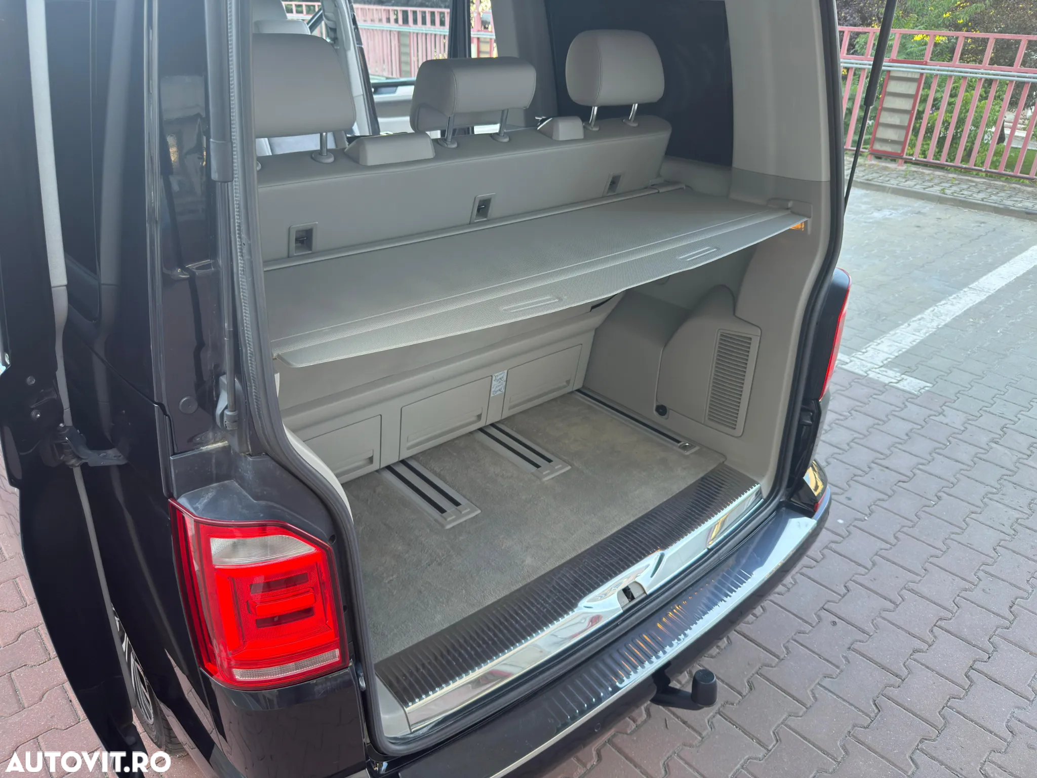 Volkswagen Multivan - 20