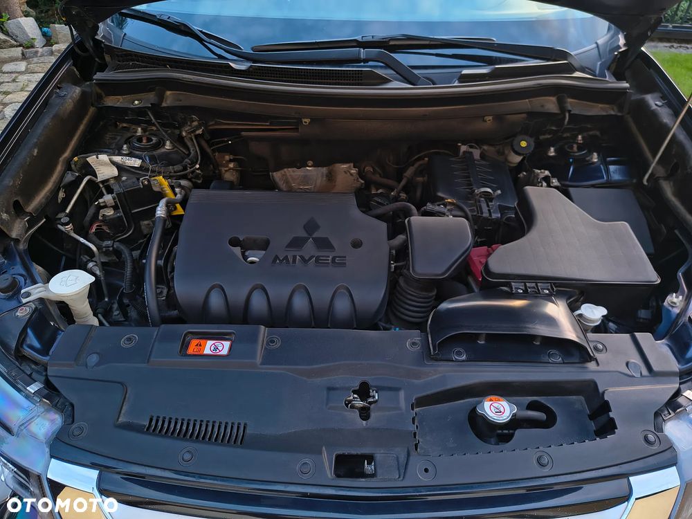 Mitsubishi Outlander 2.0 Invite + 2WD - 2