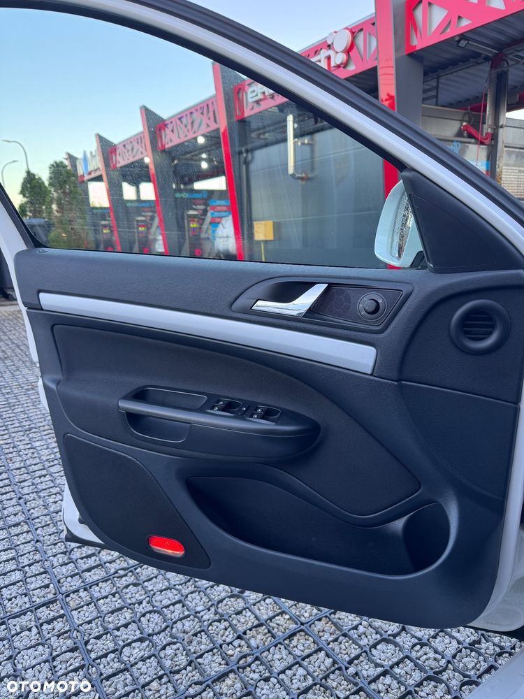 Skoda Octavia 1.6 Ambiente - 10