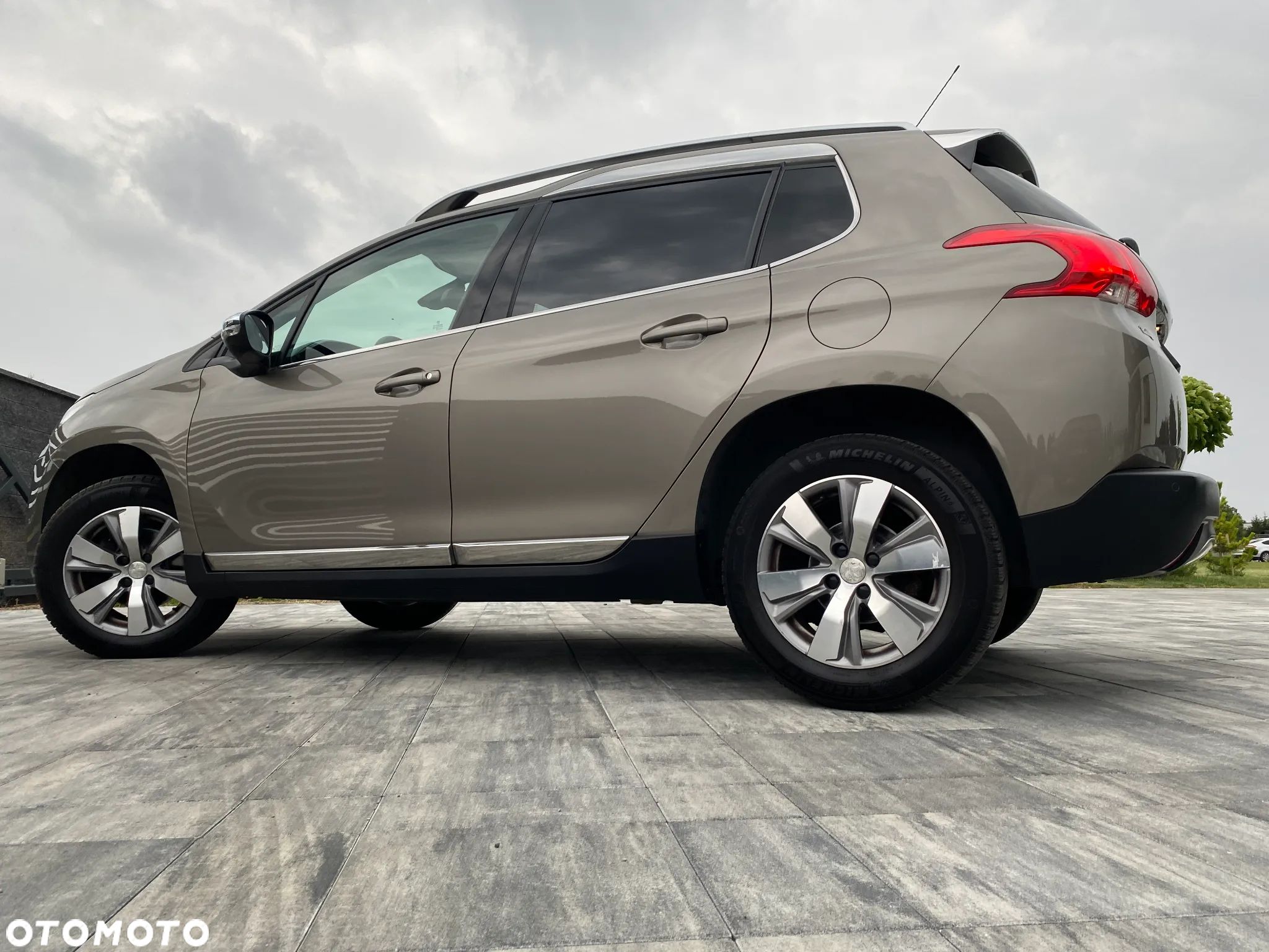 Peugeot 2008 1.2 Pure Tech Allure S&S - 1