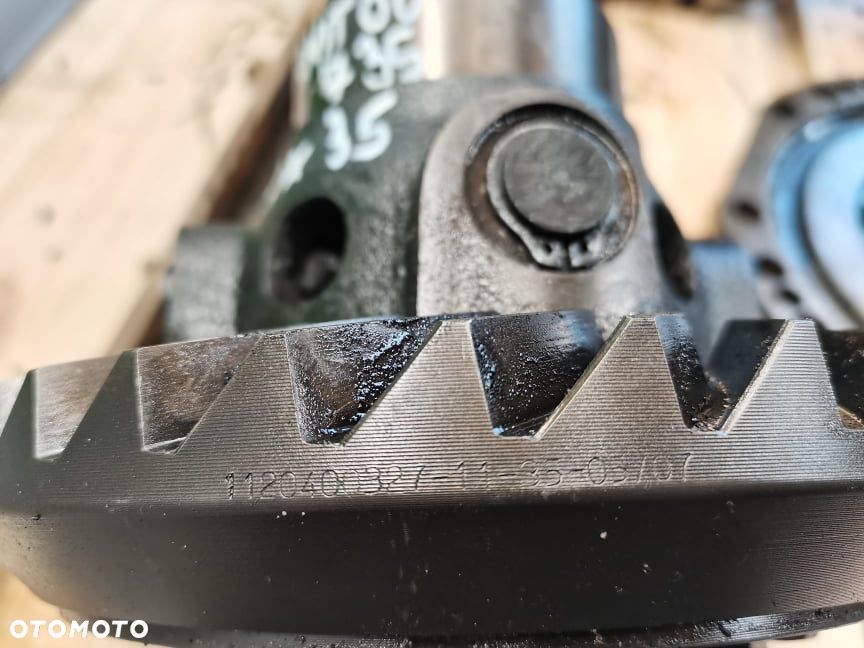 Atak Manitou MT 732 {Spicer 212426-001} - 9