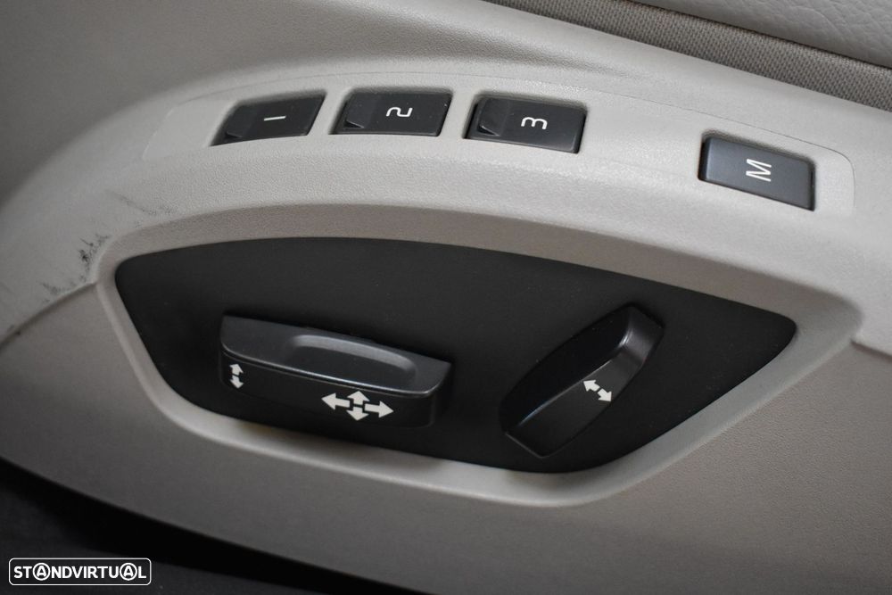 Volvo C70 2.4 D5 Momentum - 48