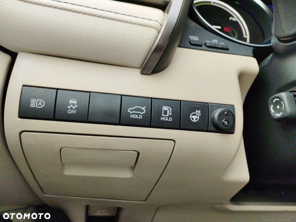 Toyota Camry 2.5 Hybrid Executive CVT - 25