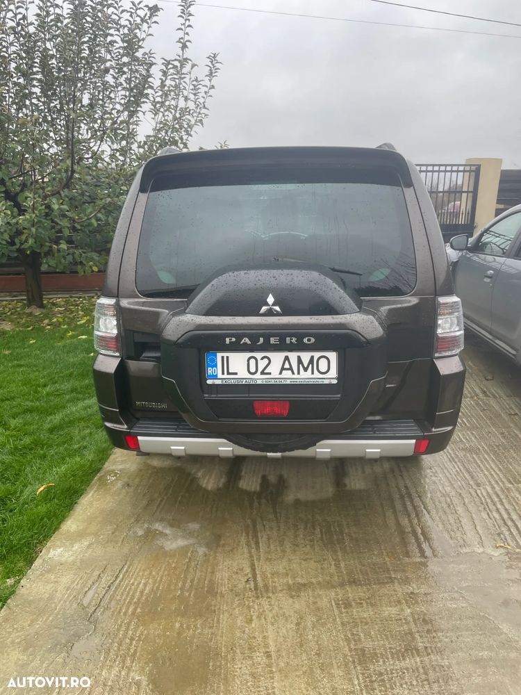 Mitsubishi Pajero - 4