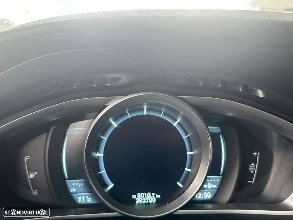 Volvo V40 Cross Country - 11